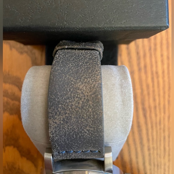 Redshift 7 men’s watch, soft gold face with weathered gray leather band - Picture 4 of 5